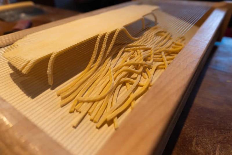Venice: Cooking Class + Guitar Concert at Chef's Francesco - A warm welcome with wine and local bites