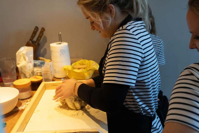 Venice: Cooking Class + Guitar Concert at Chef's Francesco - Meeting in Venice and planning your arrival