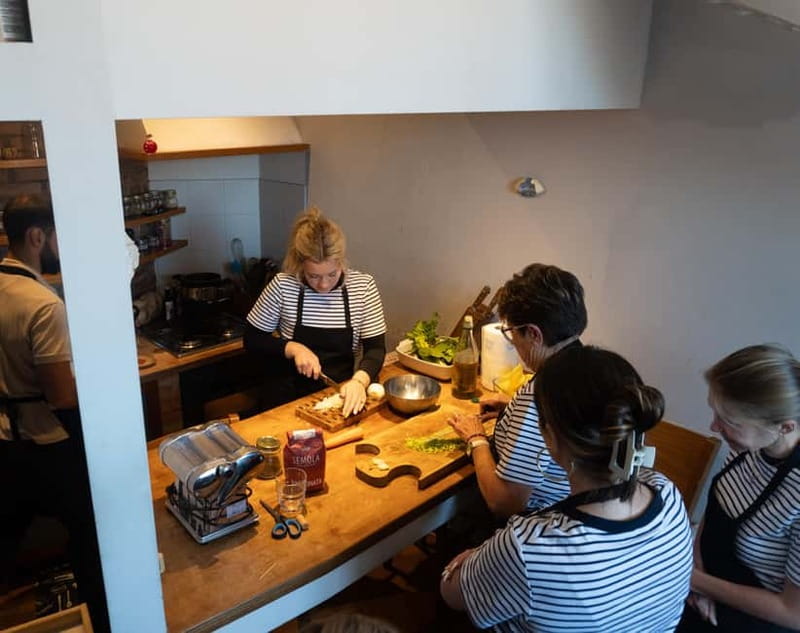 Venice: Cooking Class + Guitar Concert at Chef's Francesco - Booking, cancellation, and practical details