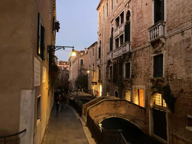 Venice: Crimes, Legends, and Mysteries Sunset Tour - Why Venice’s criminal past works so well on foot