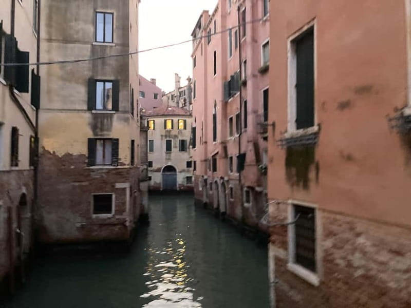 Venice: Crimes, Legends, and Mysteries Sunset Tour - A mysterious residence and the secrets inside
