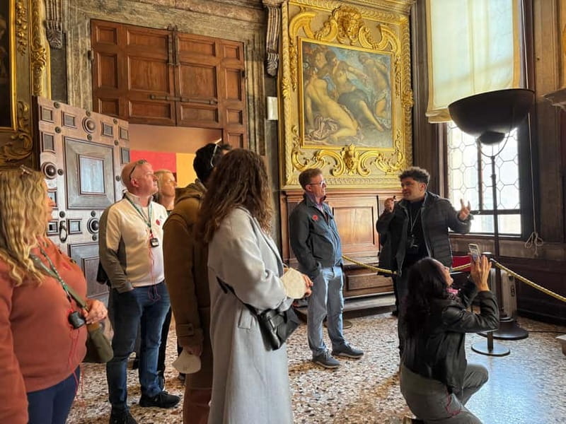 Venice: Doge Palace Guided Tour & Secret Itineraries Option - Guides, audio equipment, and tour pace