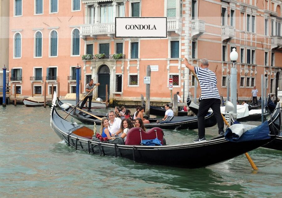 Venice: Doge’s Palace and Basilica Roman Empire Guided Tour - The prisons and the Bridge of Sighs