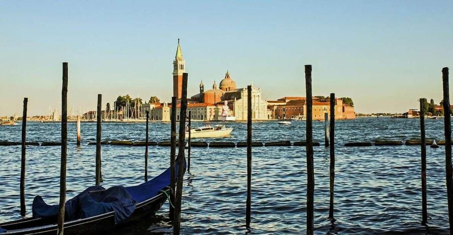 Venice: Doge's Palace and Basilica Skip-the-Line Guided Tour - Meeting by the Lion Pillar in St Mark’s Square