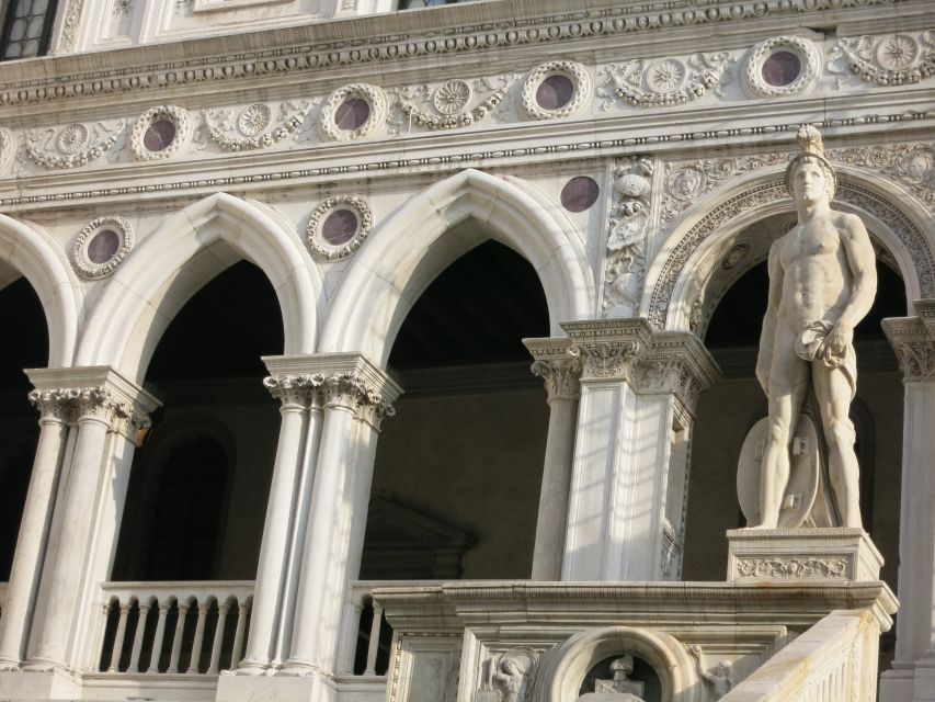 Venice: Doge's Palace and Basilica Tour with Gondola Ride - Practical preparation for a smoother visit