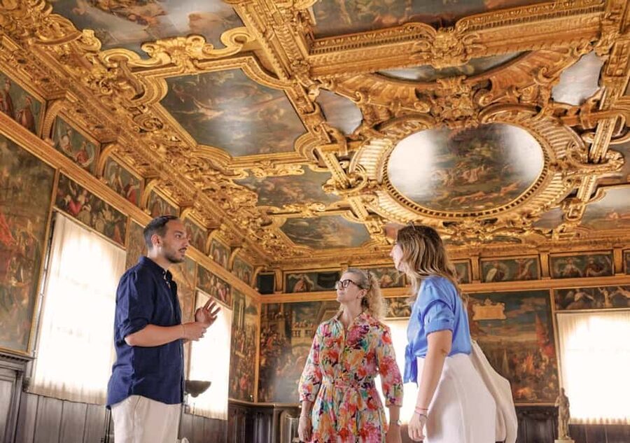 Venice: Doge's Palace and St Mark's Tour with Gondola Ride - Doge’s Palace, from government rooms to prison corridors