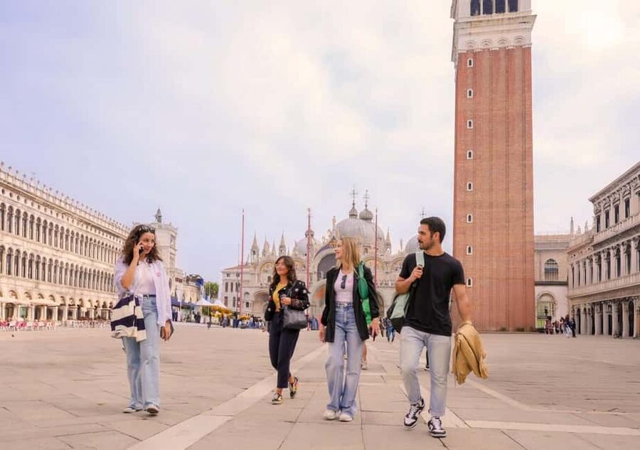 Venice: Doge's Palace and St Mark's Tour with Gondola Ride - Guide quality and group atmosphere