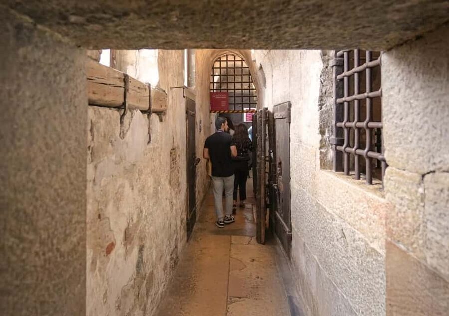 Venice: Doge's Palace and St Mark's Tour with Gondola Ride - Price, timing, and practical value
