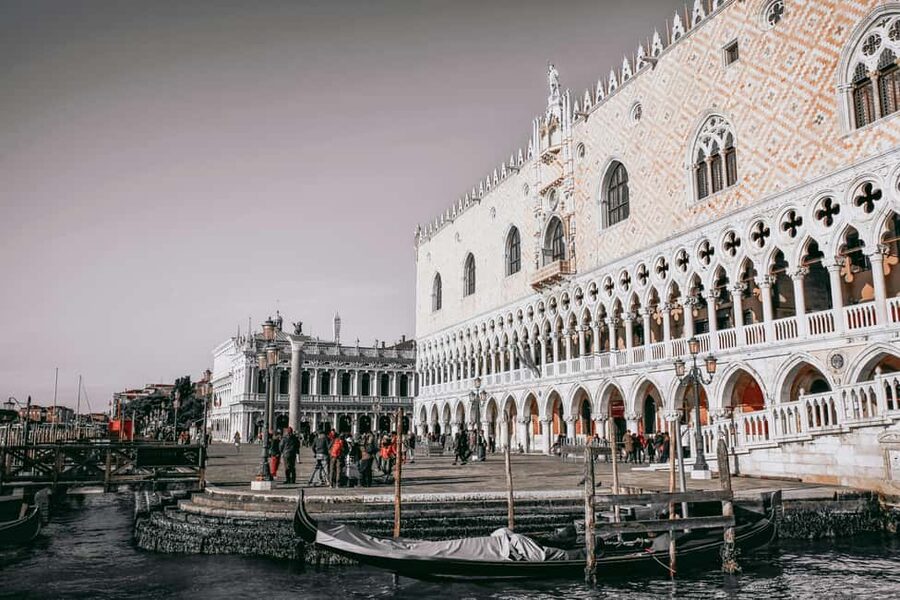 Venice: Doge's Palace, Bridge of Sighs, Prisons, Correr & Audioguides - Key points at a glance
