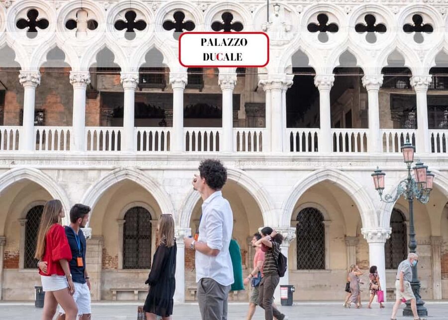 Venice: Doge's Palace, Bridge of Sighs & Prisons Guided Tour - Tintoretto, Tiziano, and the art overhead
