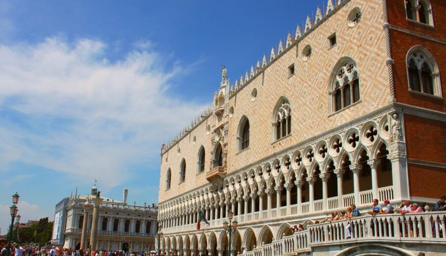 Venice: Doge's Palace, Bridge of Sighs & Prisons Guided Tour - The New Prisons and the darker side of Venice