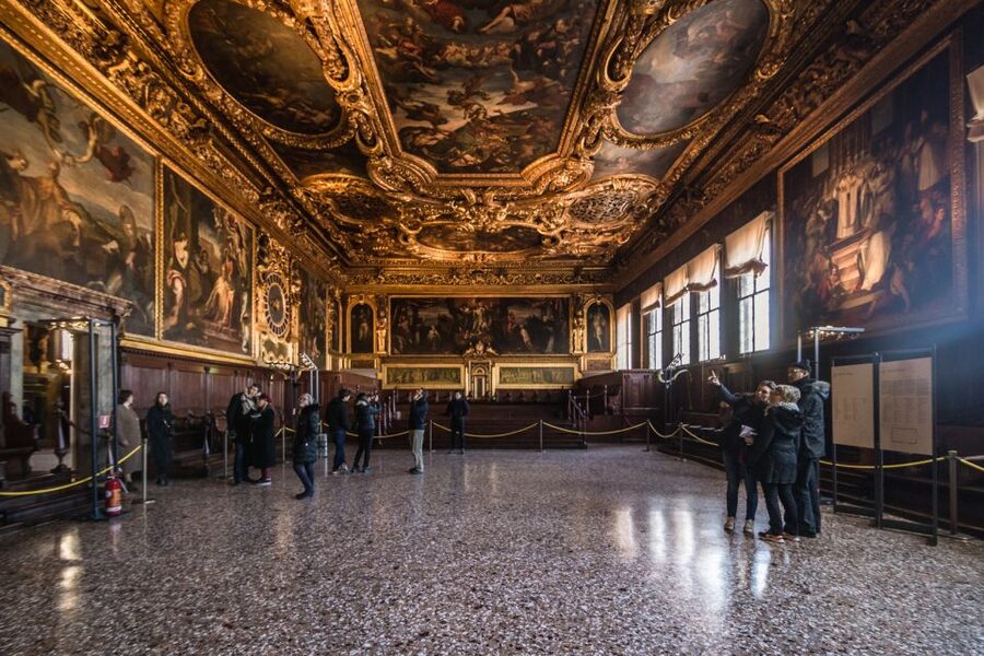 Venice: Doge's Palace, Bridge of Sighs & Prisons Guided Tour - Entering through the palace halls