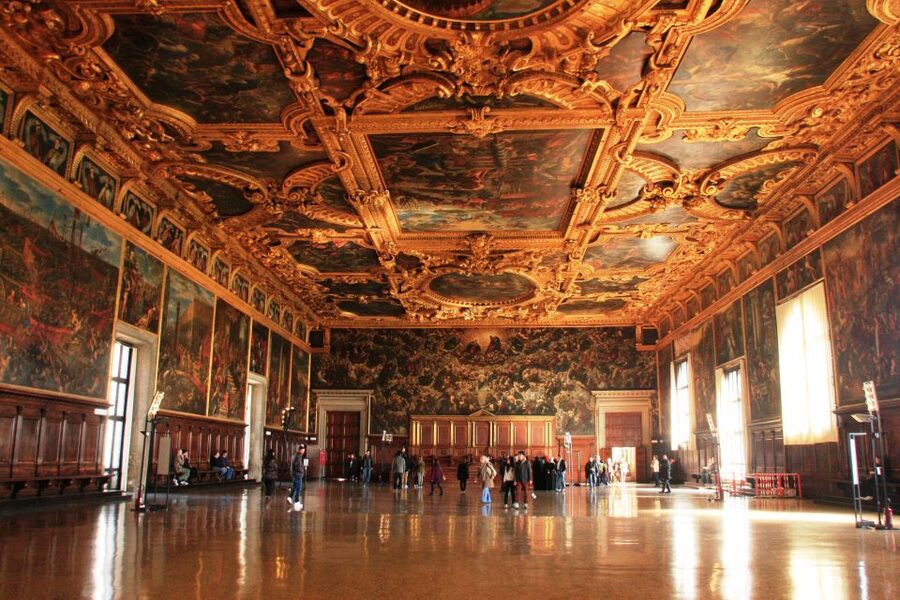 Venice: Doge's Palace & Bridge of Sighs Small Group Tour - Meeting your guide beside St Mark’s Square