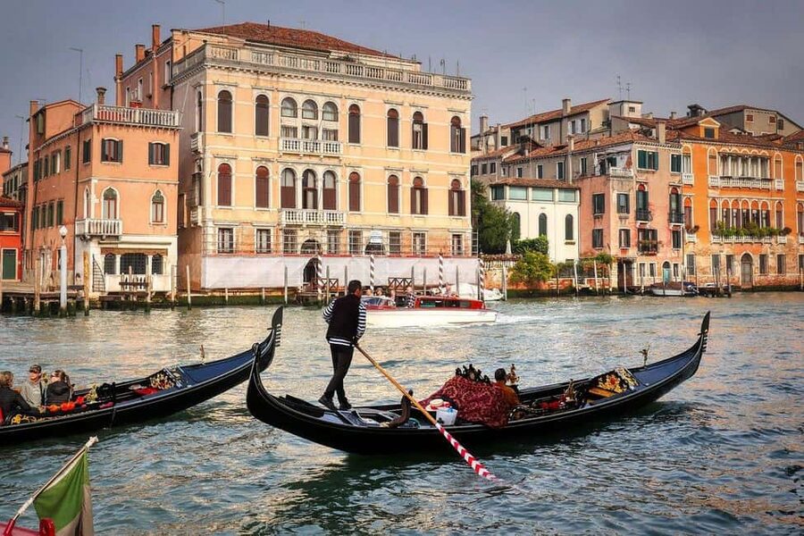 Venice: Doge's Palace Guided Tour with Optional Gondola Ride - Key points to know before booking