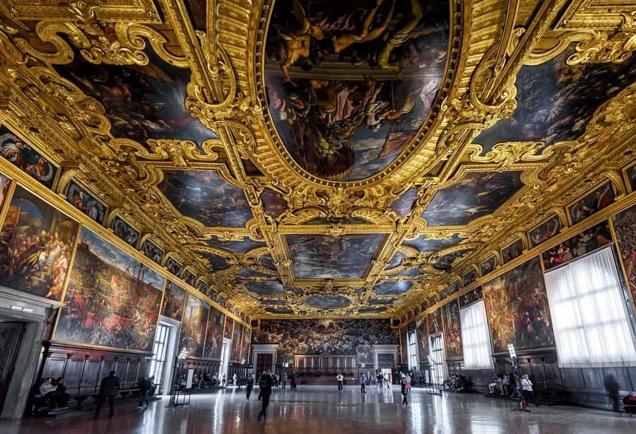 Venice: Doge's Palace Guided Tour with Optional Gondola Ride - Starting at the two columns in St. Mark’s Square