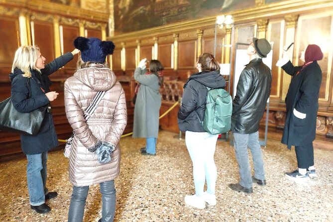 Venice: Doge's Palace Guided Tour With Tickets & Optional Gondola - Crossing the Bridge of Sighs