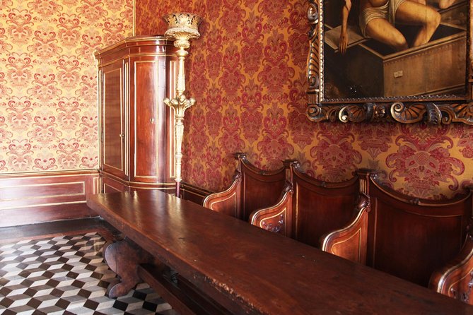 Venice: Doge’s Palace Prisons & Secret Itineraries Guided Tour - Group size, stairs, heat, and pace