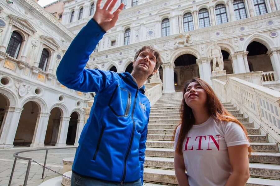 Venice: Doge's Palace Secret Itineraries Guided Tour - Crossing the Bridge of Sighs