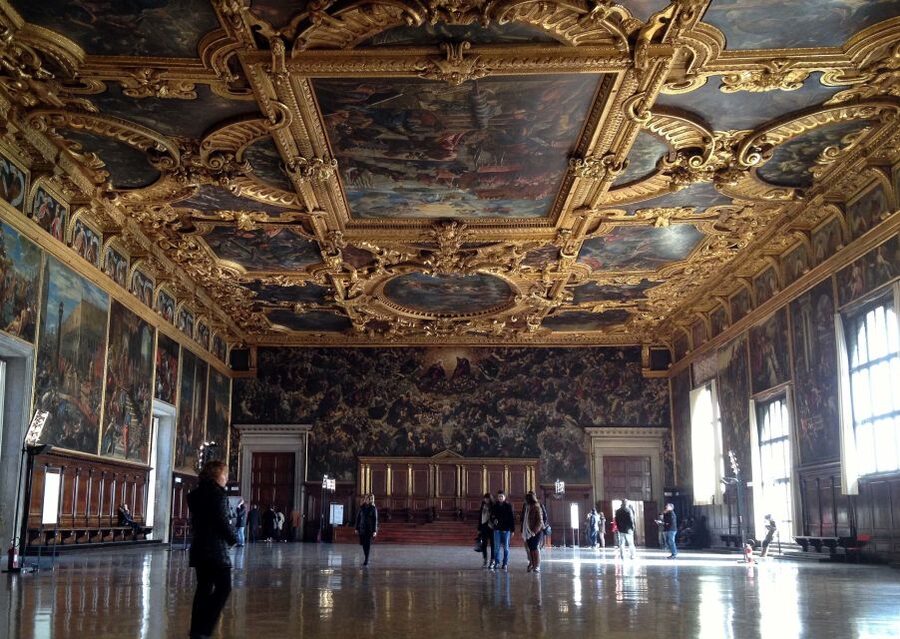Venice: Doge's Palace Skip-the-Line Guided Tour - Timing, languages, and the human factor
