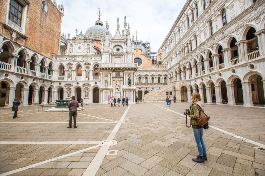 Venice: Doge's Palace Skip-the-Line Tour with Prisons - Entering the prisons linked to Casanova