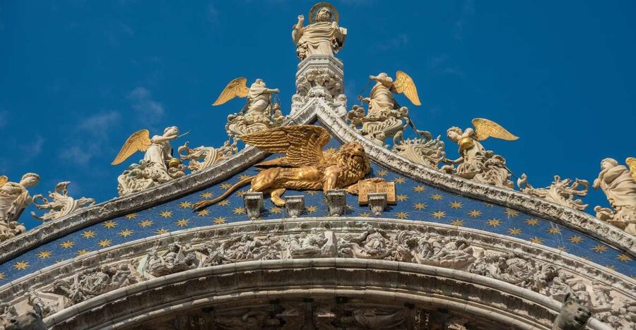 Venice: Doge's Palace with St. Mark's Basilica & Gondolas - Crossing the Bridge of Sighs