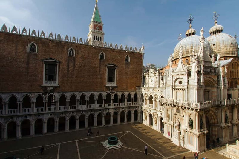 Venice: Doges Palace, Prison, and Secret Passageways Tour - The grand palace rooms and Venetian art
