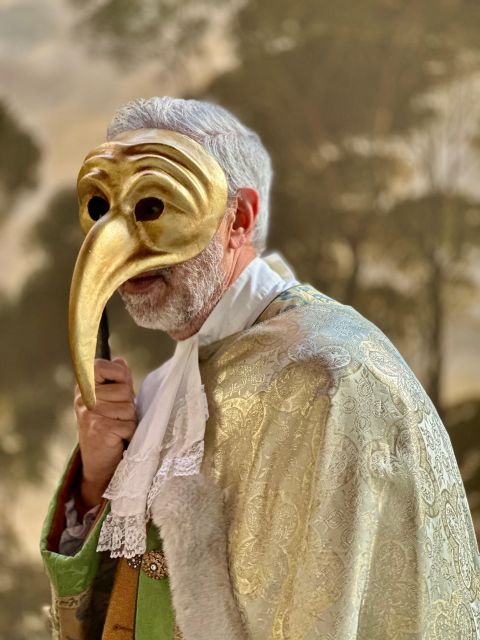 Venice: Dress-Up Experience - Choosing a baroque costume, mask, and hat