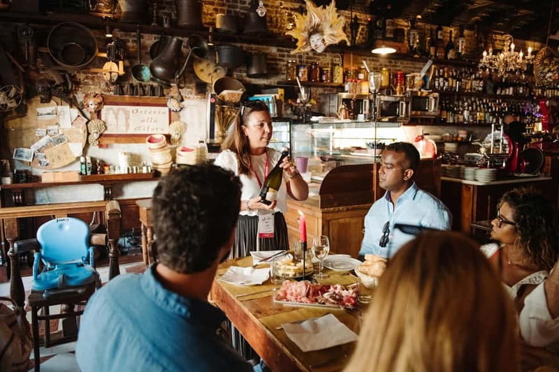 Venice: Eat & Drink Like a Local – Evening Cicchetti Tour - What the guide adds to the evening