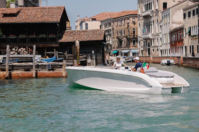 Venice: Explore Venice on Electric Boat - Starting at Fondamenta Ognisanti