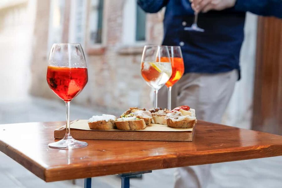 Venice Food Tasting Tour: Bites, Wine, Dinner & Local Guide - Meeting your guide near Teatro Italia