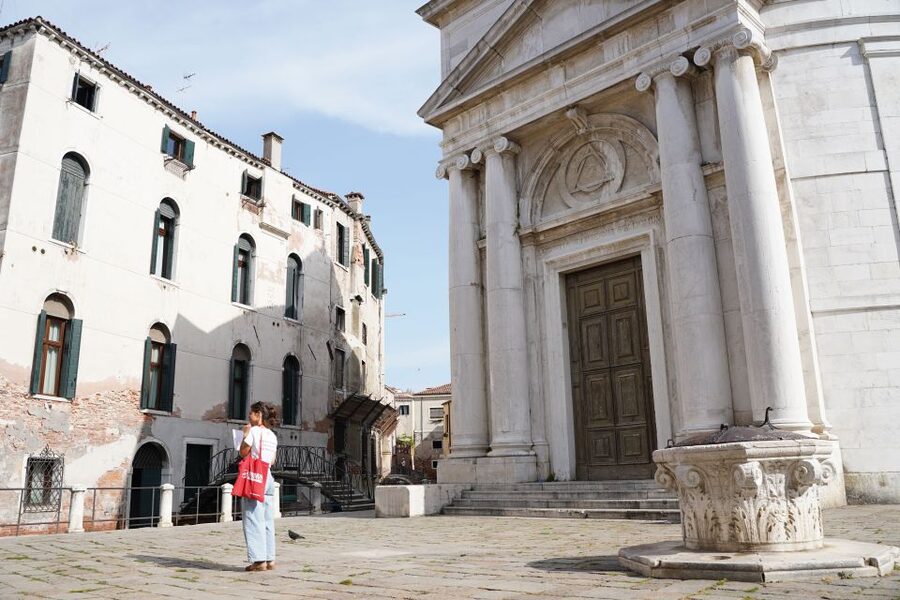 Venice: Food Tasting Tour with Cicchetti Dishes and Wine - Rialto Market and the city’s food center