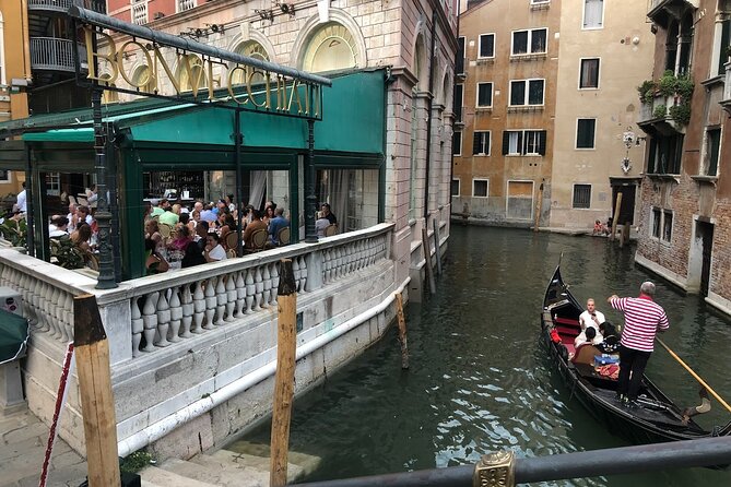 Venice Food Tour with 6+ Tastings with Cicchetti, Spritz & More - What the guides add to the experience