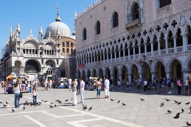 Venice for Kids: Family-Friendly Small-Group Walking Tour - Following stories toward the Rialto Bridge