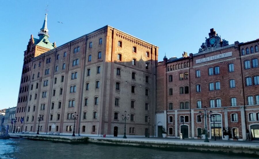 Venice: Giudecca Island Discover Walking Tour - A private group changes the pace