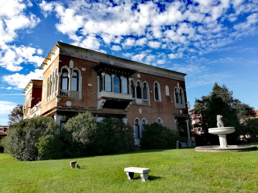 Venice: Giudecca Island Discover Walking Tour - What the guide adds to the walk