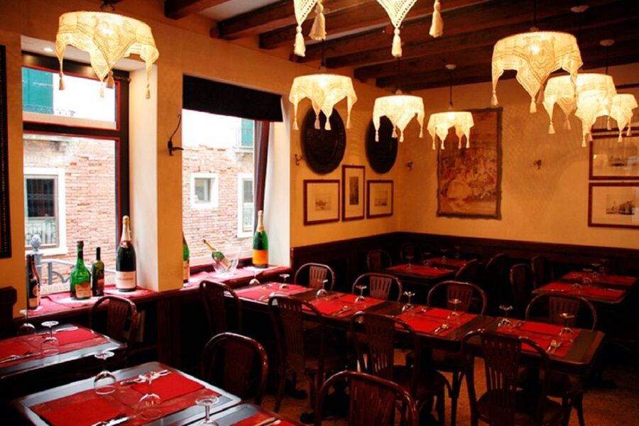 Venice: Gondola Ride and Dinner Experience - Key points to know before booking