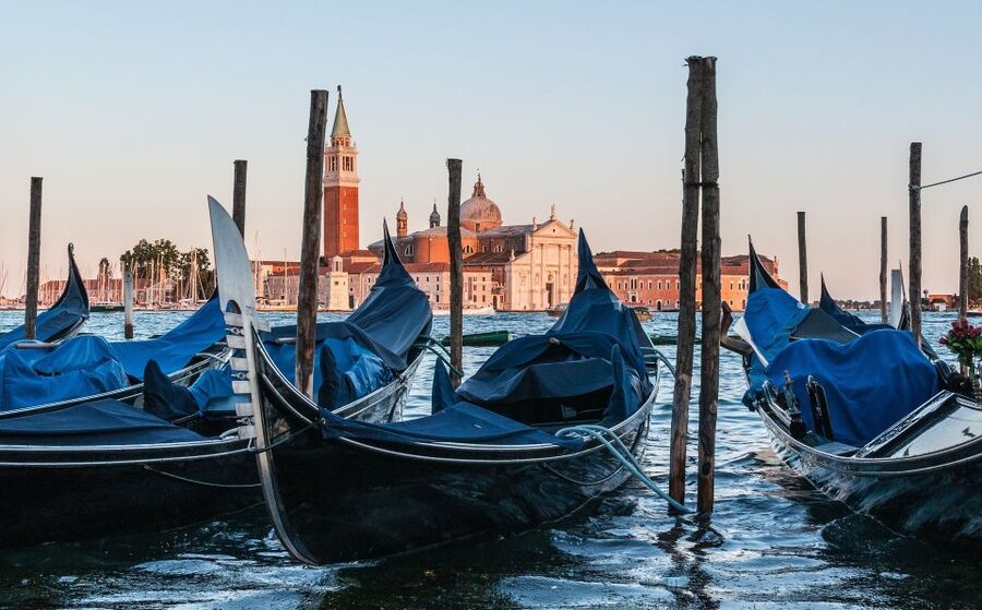 Venice: Gondola Ride and Dinner Experience - Thirty minutes on Venice’s smaller canals