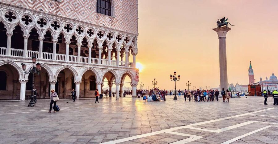 Venice: Gondola Ride and Skip the Line Doge's Palace Tour - How the $116.68 price works