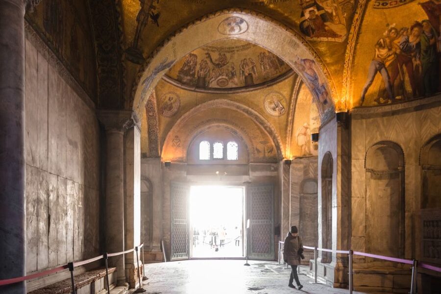Venice: Gondola Ride & Guided Tour of St. Mark's Basilica - The gondola ride along Venice’s waterways