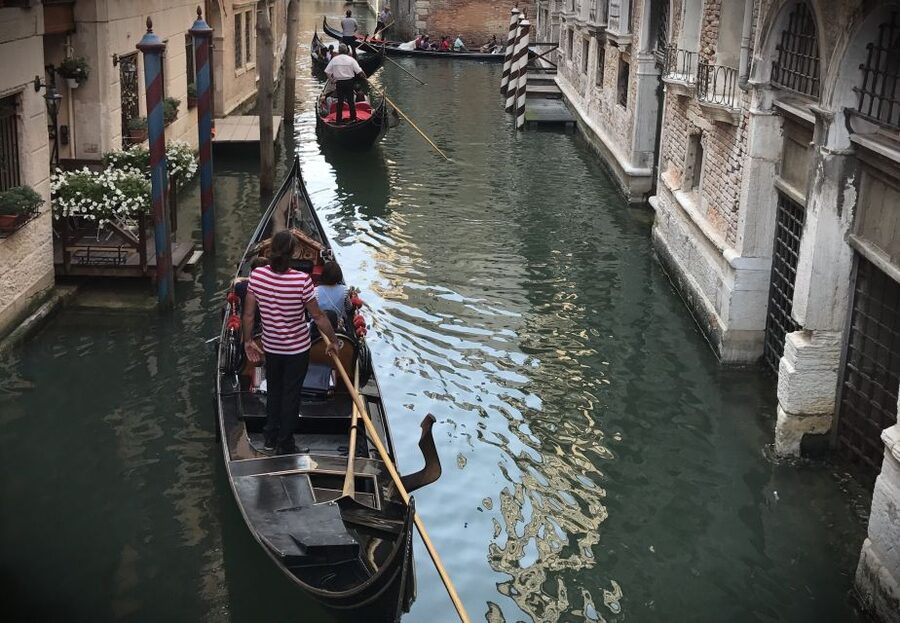 Venice: Gondola Ride & Guided Tour of St. Mark's Basilica - The Gondola Gallery and virtual experience