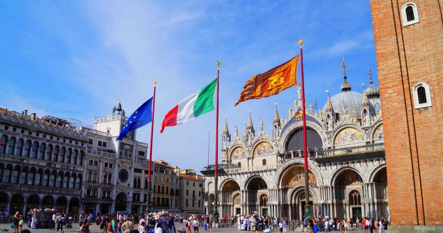 Venice: Gondola Ride & Guided Tour of St. Mark's Basilica - Who should book this experience?