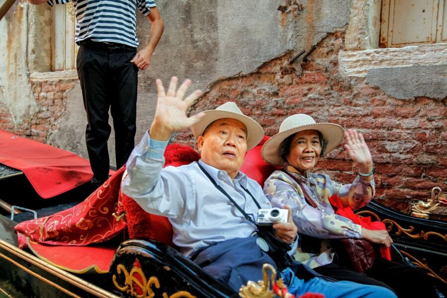 Venice: Gondola Ride with Live Guide or Audio Guide - Should you book this gondola ride?