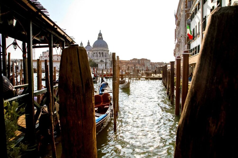 Venice: Gondola Ride with Live Guide or Audio Guide - What the 30-minute gondola ride is really like