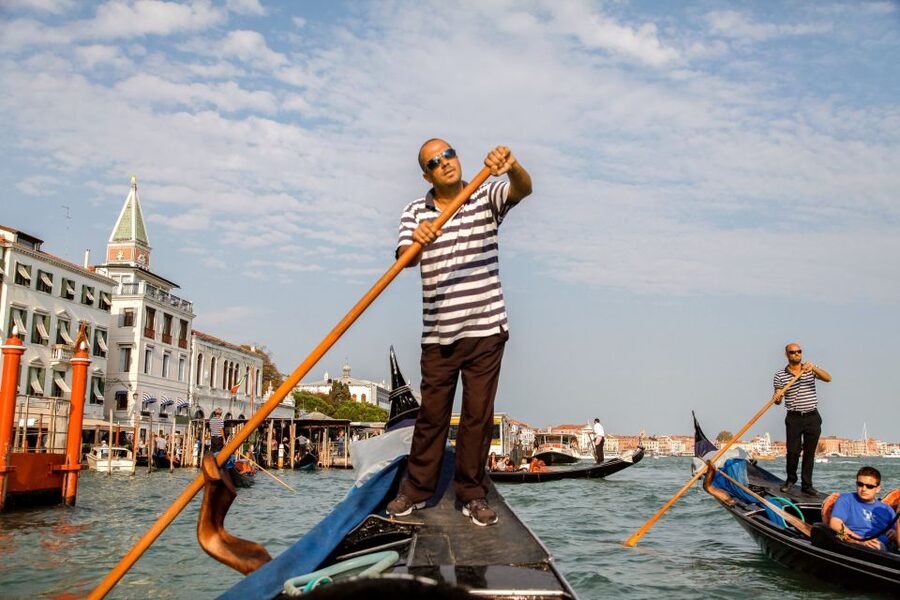 Venice: Gondola Ride with Live Guide or Audio Guide - Shared gondolas, private groups, and the Economy option