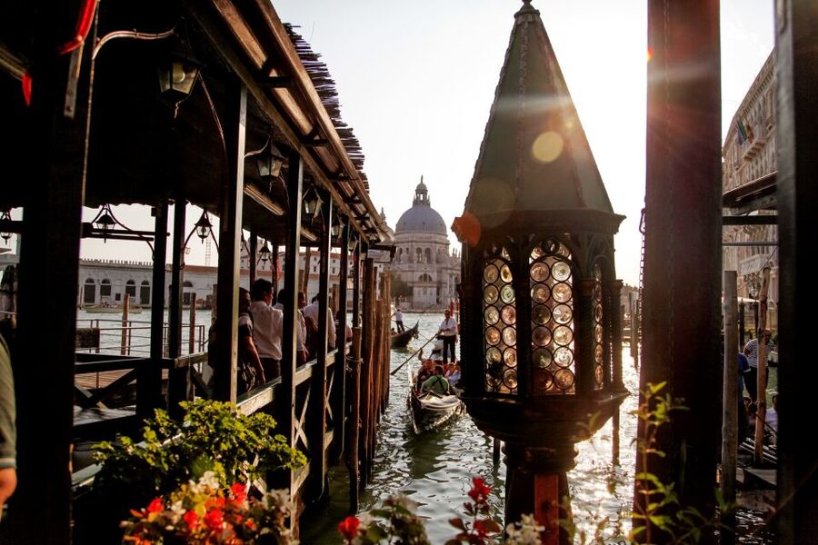 Venice: Gondola Ride with Live Guide or Audio Guide - The introductory walk gives the ride some context