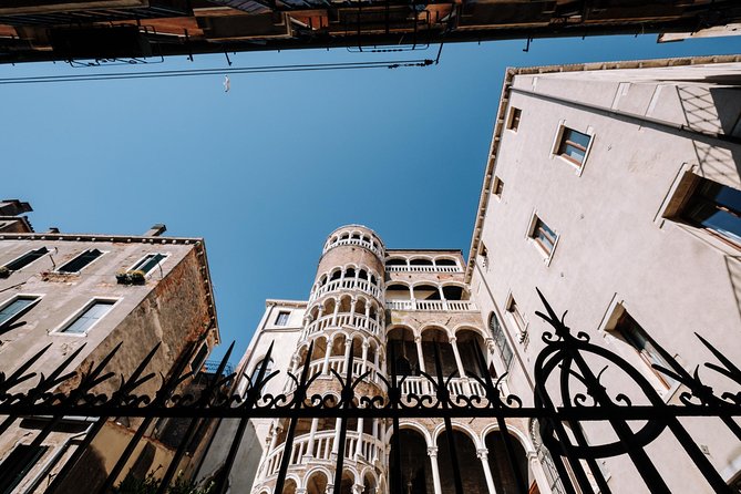 Venice Gondola ride with Skip the Line Doge's Palace tour - Who gets the best value