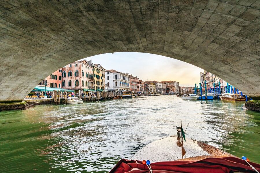 Venice: Grand Canal Boat Tour - Rialto Bridge, the tour’s essential landmark