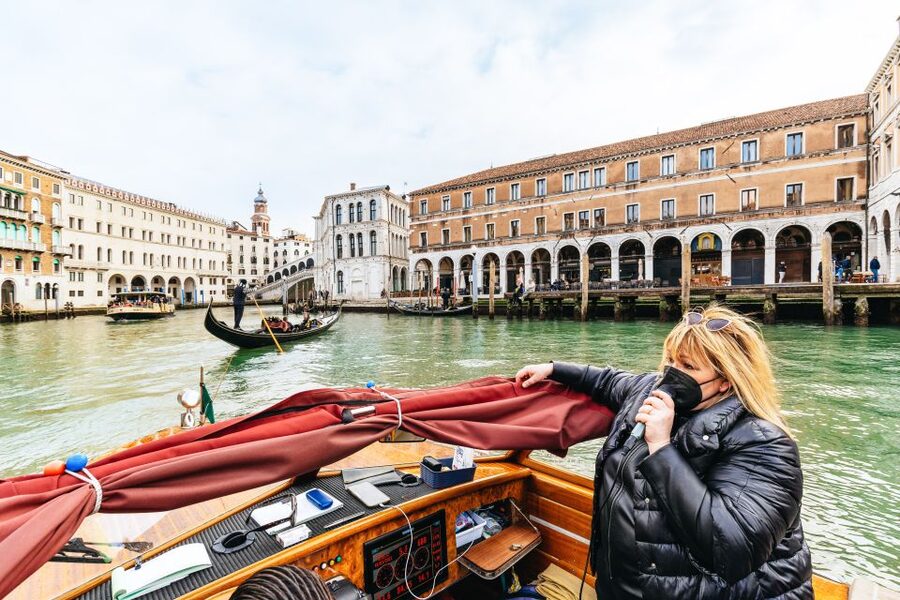 Venice: Grand Canal Boat Tour - A motorboat ride, not a gondola serenade