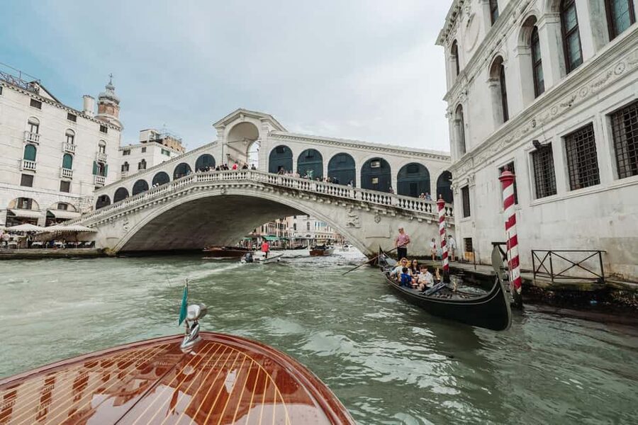 Venice: Grand Canal by Boat with Expert Guide - Why a motorboat is a smart way to see Venice