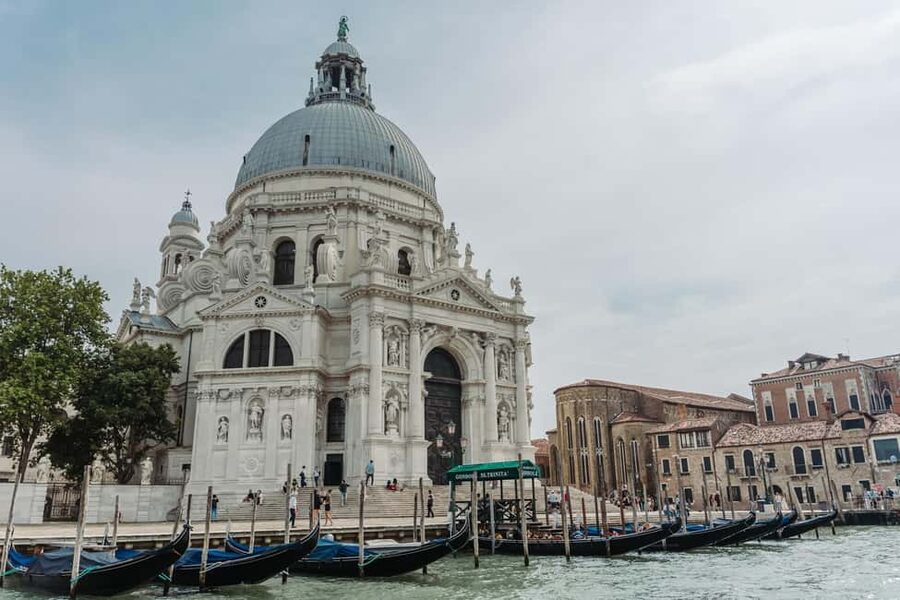 Venice: Grand Canal by Boat with Expert Guide - Rialto Bridge and the market district